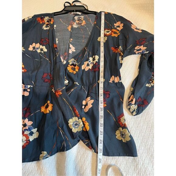 New Lovestitch Navy floral wrap blouse size Large tie waist - Picture 8 of 8